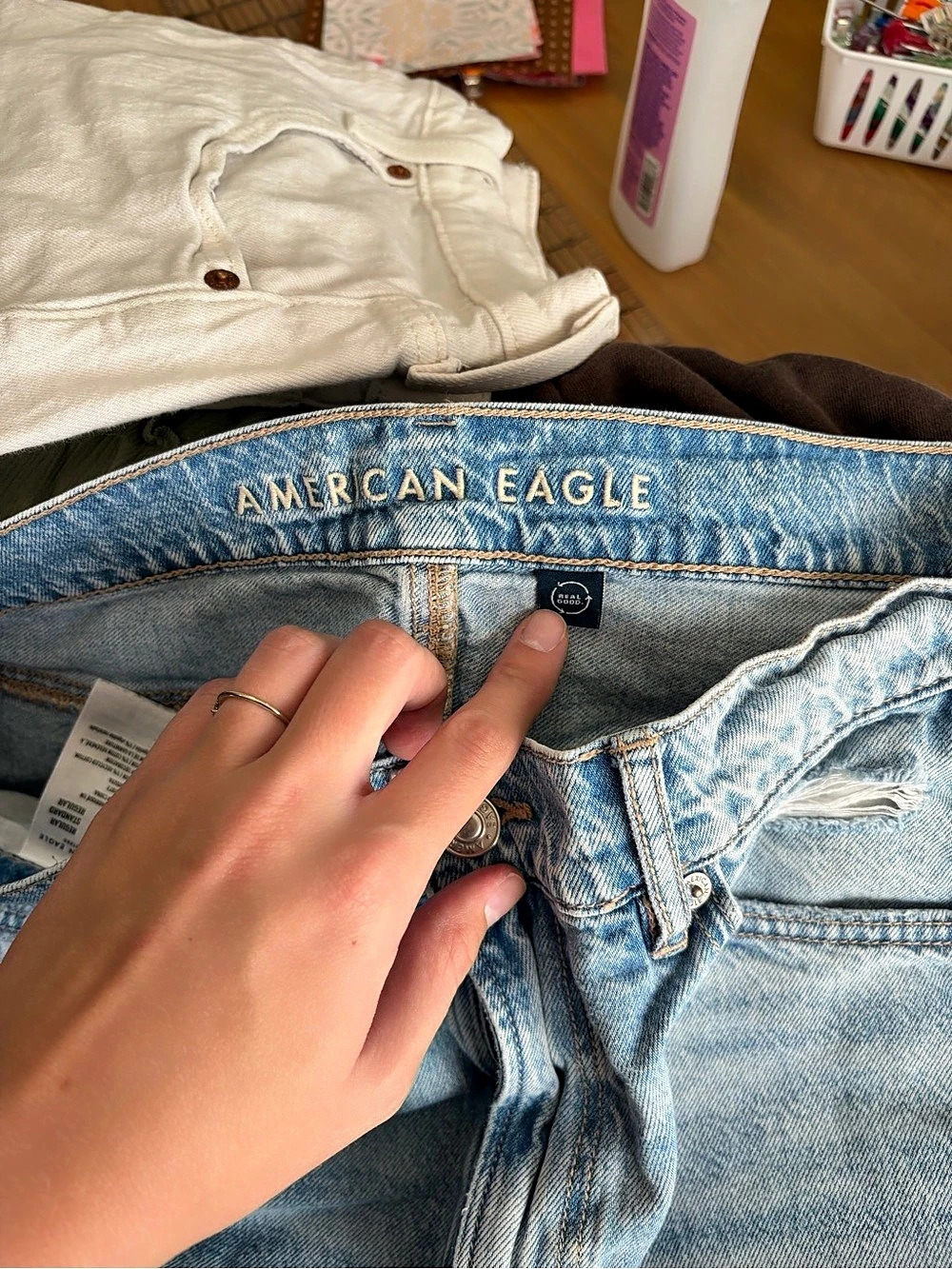 Wide leg American Eagle Distressed Jeans in Blue size 8